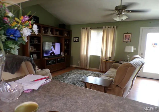 Photo 3 of Sale Pending at 712 N James St, Sparta, IL 62286 | MLS# MIS26054114 | Listing updated on 2026-10-22