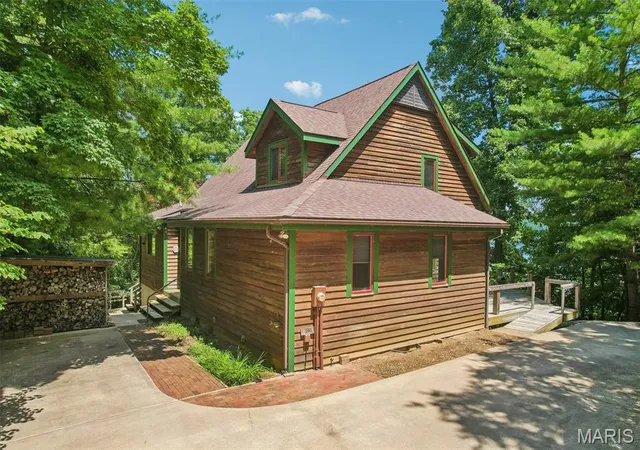 2nd image of 280 Arrowhead Ln, Litchfield, IL 62056 | MLS# MIS26054115