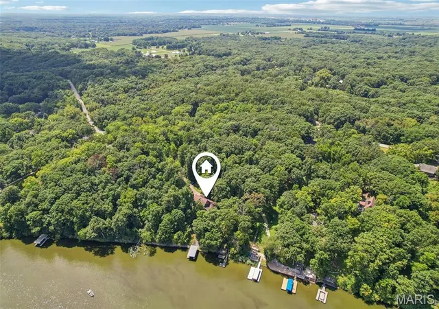 3rd image of 280 Arrowhead Ln, Litchfield, IL 62056 | MLS# MIS26054115