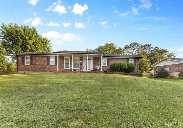 Photo 1 of Single family home for sale at 601 Park St, Farmington, MO 63640 | MLS# MIS26054125 | Listing updated on 2026-08-27
