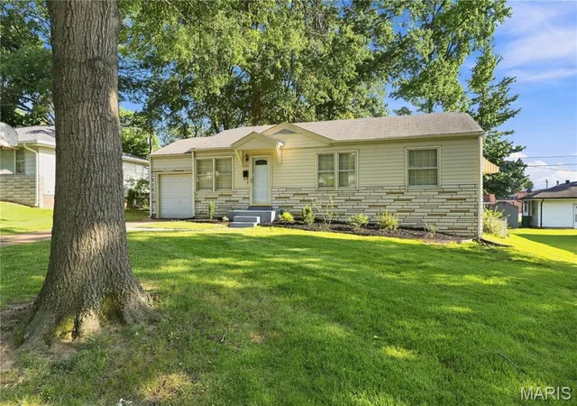 Photo 3 of Sale Pending at 1540 Fathom Dr, Bellefontaine Nghbrs, MO 63137 | MLS# MIS26054126 | Listing updated on 2026-08-27