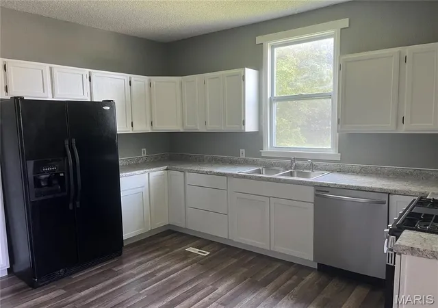 Photo 3 of Single family home for sale at 713 Hartman Ln, O'fallon, IL 62269 | MLS# MIS26054136 | Listing updated on 2026-08-21