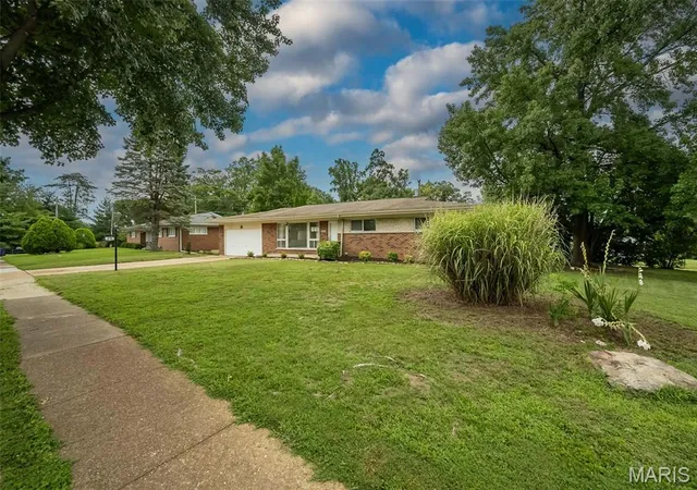 2nd image of 9136 Pardee Spur, St Louis, MO 63126 | MLS# MIS26054137