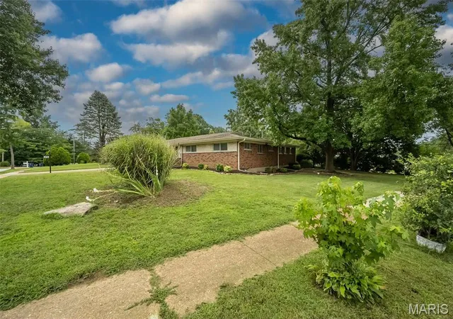 Photo 2 of Single family home for sale at 9136 Pardee Spur, St Louis, MO 63126 | MLS# MIS26054137 | Listing updated on 2026-10-05