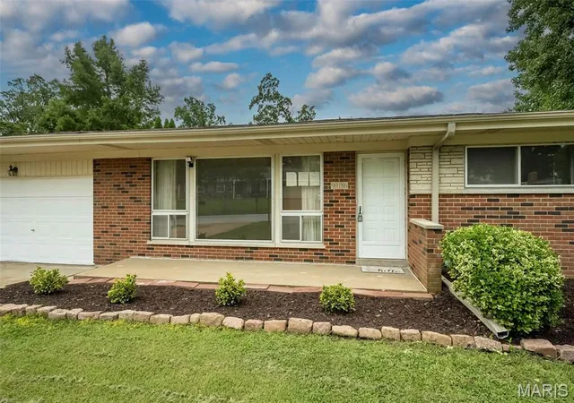 Photo 3 of Single family home for sale at 9136 Pardee Spur, St Louis, MO 63126 | MLS# MIS26054137 | Listing updated on 2026-10-05