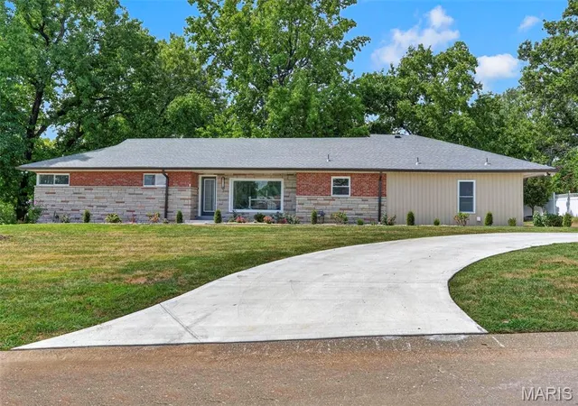 Photo 1 of Single family home for sale at 2 Dorclin Ln, Saint Louis, MO 63128 | MLS# MIS26054141 | Listing updated on 2026-09-14