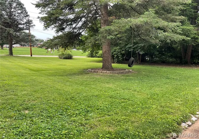 Photo 3 of Sale Pending at 8375 Latty Ave, Hazelwood, MO 63042 | MLS# MIS26054142 | Listing updated on 2026-09-13