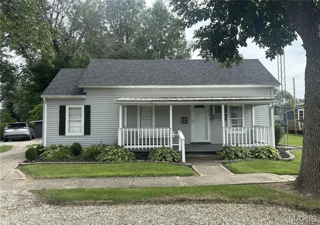 Photo 1 of Single family home for sale at 310 W Home St, Vandalia, MO 63382 | MLS# MIS26054149 | Listing updated on 2026-08-21