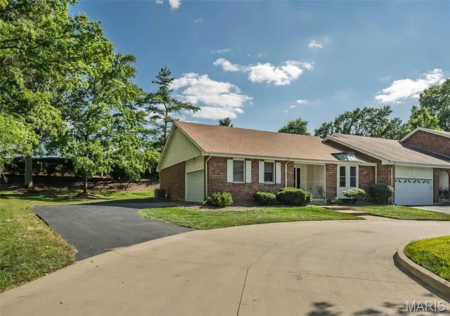 Photo 2 of Sale Pending at 2477 Baxton Way, Chesterfield, MO 63017 | MLS# MIS26054154 | Listing updated on 2026-09-06