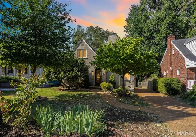 Photo 1 of Sale Pending at 541 Mapleview Dr, Saint Louis, MO 63130 | MLS# MIS26054160 | Listing updated on 2026-09-28