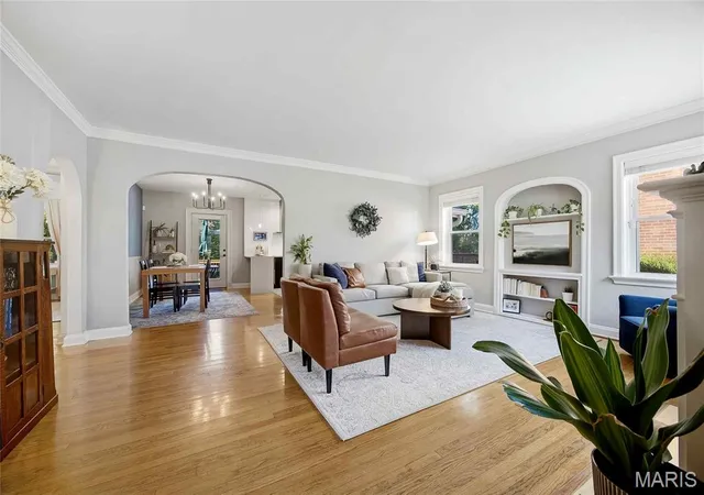 Photo 3 of Sale Pending at 541 Mapleview Dr, Saint Louis, MO 63130 | MLS# MIS26054160 | Listing updated on 2026-09-28
