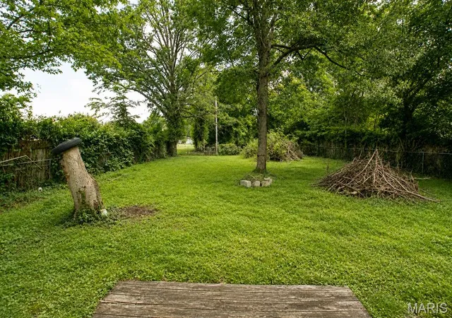 2nd image of 802 W 9th St, Johnston City, IL 62951 | MLS# MIS26054165