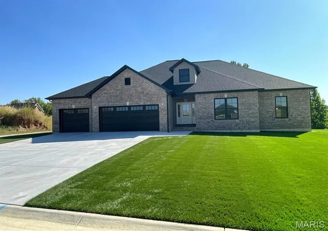Photo 2 of Single family home for sale at 208 Donna Ct, Columbia, IL 62236 | MLS# MIS26054171 | Listing updated on 2026-10-06