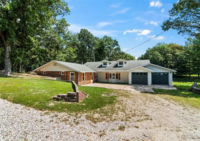 1st image of 10292 Old Litchfield Trl, Litchfield, IL 62056 | MLS# MIS26054180