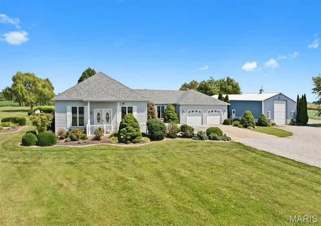 1st image of 14300 Sportsmen Rd, Trenton, IL 62293 | MLS# MIS26054185