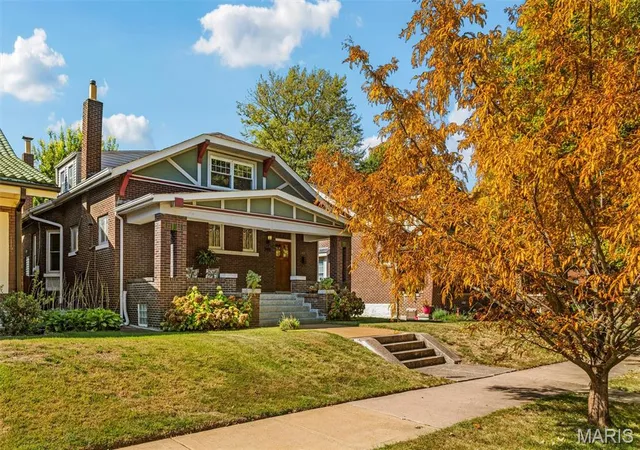 Photo 2 of Single family home for sale at 740 Bellerive Blvd, Saint Louis, MO 63111 | MLS# MIS26054195 | Listing updated on 2026-10-09