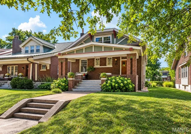 Photo 1 of Single family home for sale at 740 Bellerive Blvd, Saint Louis, MO 63111 | MLS# MIS26054195 | Listing updated on 2026-10-09
