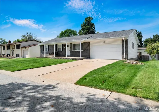 2nd image of 7 Saint Mark Dr, St Peters, MO 63376 | MLS# MIS26054198
