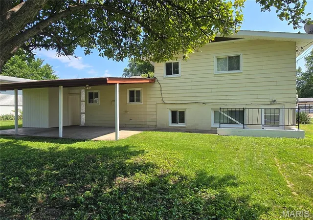 Photo 4 of Single family home for sale at 13 Floweridge Ln, Florissant, MO 63031 | MLS# MIS26054202 | Listing updated on 2026-10-07
