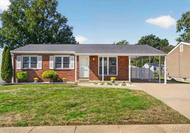Photo 1 of Single family home for sale at 2847 Foxwood Dr, Maryland Heights, MO 63043 | MLS# MIS26054203 | Listing updated on 2026-10-19