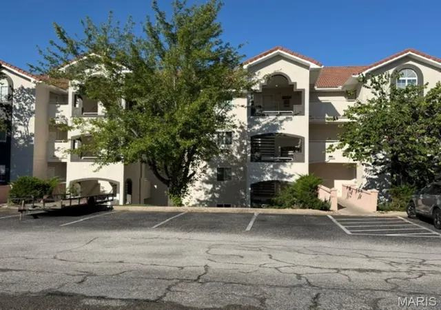 4th image of 700 Emerald Pointe Dr, Hollister, MO 65672
