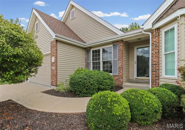 Photo 3 of Sale Pending at 3038 Ems Glen Ln, Arnold, MO 63010 | MLS# MIS26054215 | Listing updated on 2026-09-22