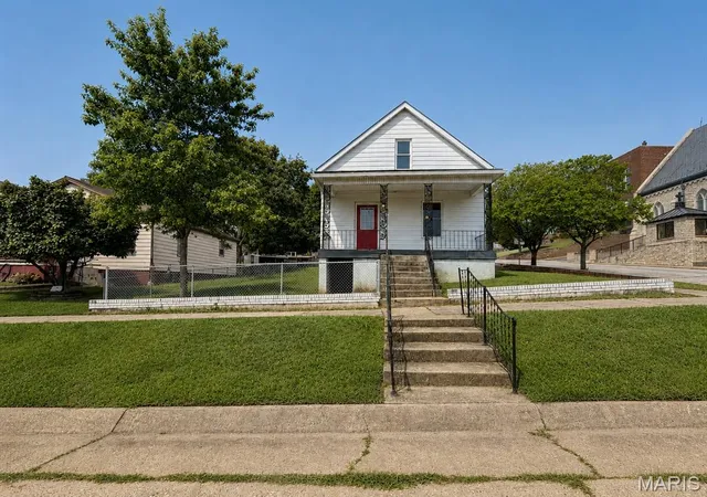 1st image of 600 S 3rd St, De Soto, MO 63020 | MLS# MIS26054216