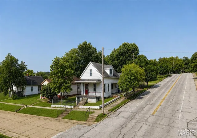 2nd image of 600 S 3rd St, De Soto, MO 63020 | MLS# MIS26054216