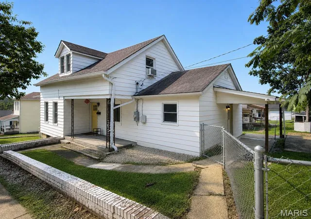 3rd image of 600 S 3Rd St, De Soto, MO 63020 | MLS# MIS26054216