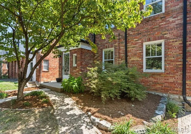 Photo 2 of Sale Pending at 7418 Stanford Ave, Saint Louis, MO 63130 | MLS# MIS26054217 | Listing updated on 2026-09-07
