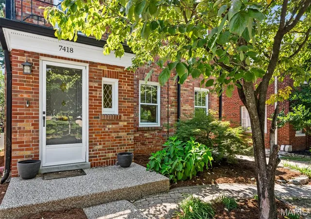 Photo 3 of Sale Pending at 7418 Stanford Ave, Saint Louis, MO 63130 | MLS# MIS26054217 | Listing updated on 2026-09-07