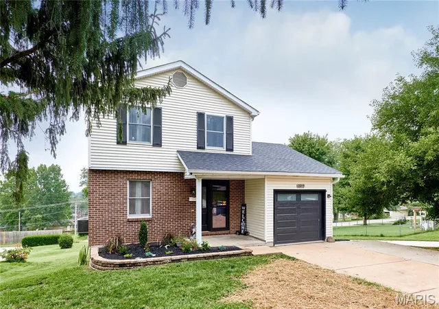 2nd image of 1502 Third Parkway St, Washington, MO 63090 | MLS# MIS26054219