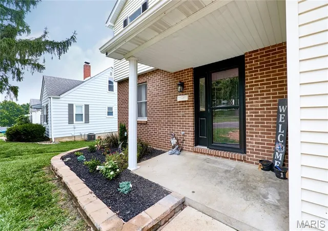 Photo 3 of Sale Pending at 1502 Third Parkway St, Washington, MO 63090 | MLS# MIS26054219 | Listing updated on 2026-09-02