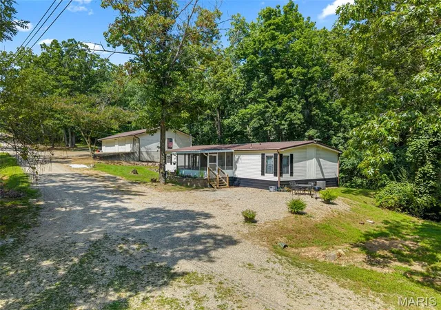 Photo 2 of Sale Pending at 2019 Lydia Ct, Bonne Terre, MO 63628 | MLS# MIS26054223 | Listing updated on 2026-09-04