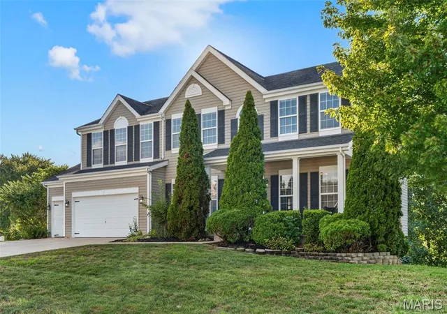 Photo 2 of Single family home for sale at 109 Crimson Oaks Ct, Lake Saint Louis, MO 63367 | MLS# MIS26054230 | Listing updated on 2026-10-08