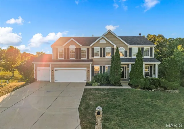 Photo 3 of Single family home for sale at 109 Crimson Oaks Ct, Lake Saint Louis, MO 63367 | MLS# MIS26054230 | Listing updated on 2026-10-08