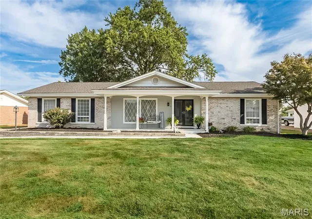 Photo 1 of Sale Pending at 10 Club Grounds South Dr, Florissant, MO 63033 | MLS# MIS26054236 | Listing updated on 2026-10-05