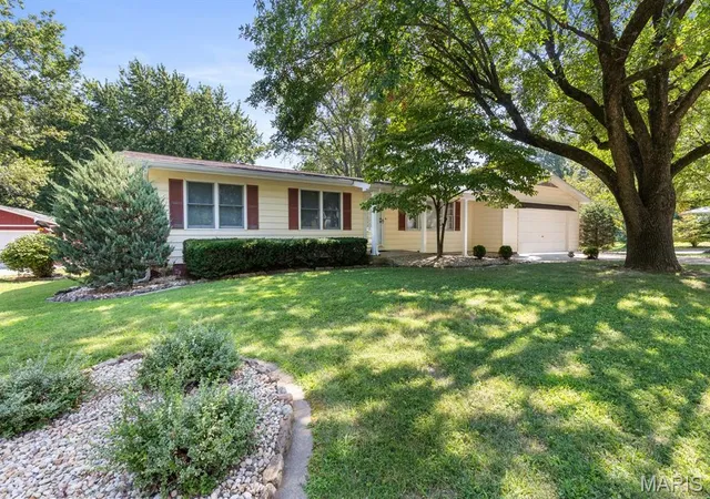 Photo 2 of Sale Pending at 14 Connie Dr, St Charles, MO 63301 | MLS# MIS26054250 | Listing updated on 2026-09-02