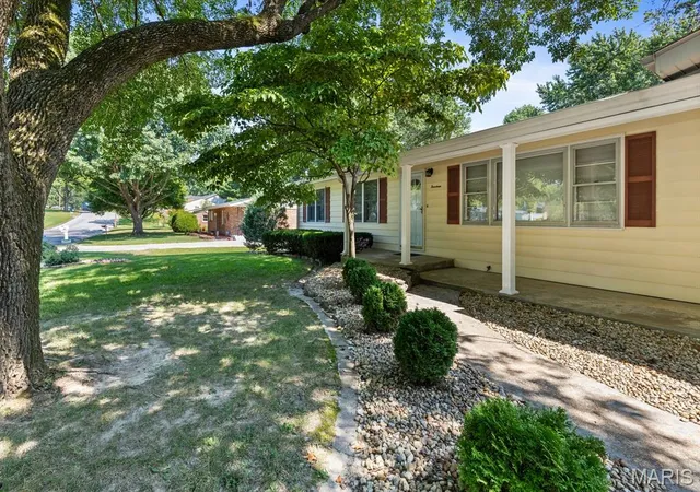 Photo 3 of Sale Pending at 14 Connie Dr, St Charles, MO 63301 | MLS# MIS26054250 | Listing updated on 2026-09-02