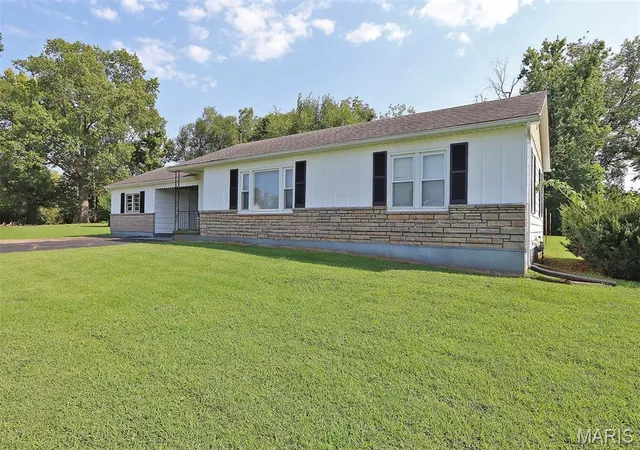2nd image of 302 Fairview Ln, Desloge, MO 63601 | MLS# MIS26054251