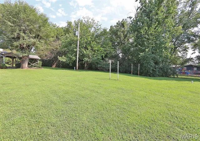 Photo 3 of Single family home for sale at 302 Fairview Ln, Desloge, MO 63601 | MLS# MIS26054251 | Listing updated on 2026-09-30