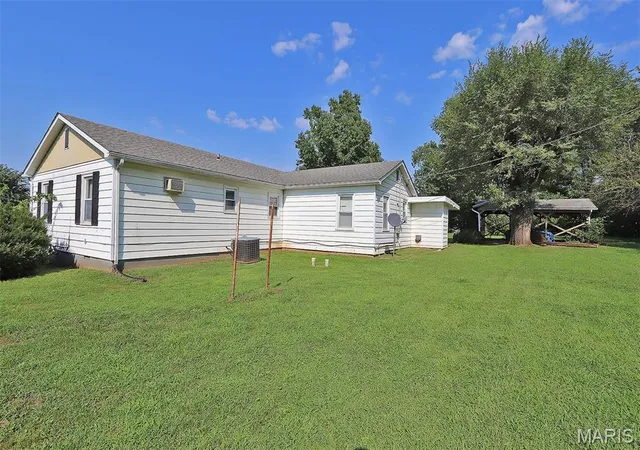 Photo 4 of Single family home for sale at 302 Fairview Ln, Desloge, MO 63601 | MLS# MIS26054251 | Listing updated on 2026-09-30