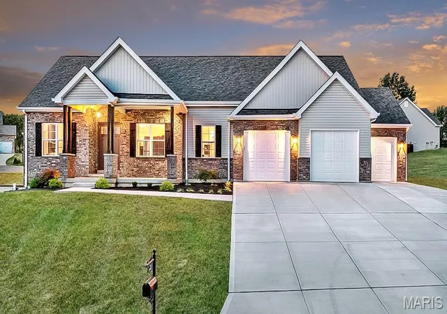 Photo 2 of Single family home for sale at 310 Red Wing Ct, Troy, MO 63379 | MLS# MIS26054253 | Listing updated on 2026-10-19