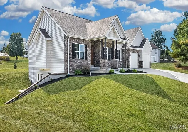 Photo 3 of Single family home for sale at 310 Red Wing Ct, Troy, MO 63379 | MLS# MIS26054253 | Listing updated on 2026-10-19
