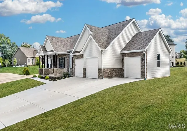 Photo 3 of Single family home for sale at 310 Red Wing Ct, Troy, MO 63379 | MLS# MIS26054253 | Listing updated on 2026-10-19