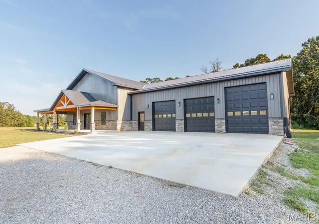 Photo 3 of Single family home for sale at 27230 Pelican Dr, Lebanon, MO 65536 | MLS# MIS26054258 | Listing updated on 2026-08-24