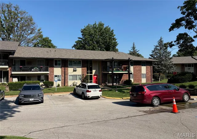 1st image of 10011 Echoridge Ln #G, Mehlville, MO 63125 | MLS# MIS26054269