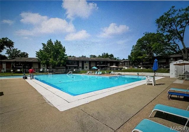 2nd image of 10011 Echoridge Ln, Mehlville, MO 63125