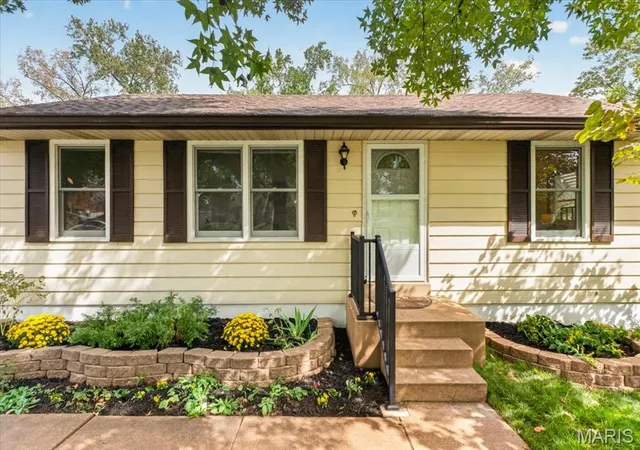 Photo 2 of Single family home for sale at 10819 Lawnbrook Dr, Saint Louis, MO 63123 | MLS# MIS26054272 | Listing updated on 2026-10-03