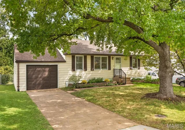 Photo 3 of Single family home for sale at 10819 Lawnbrook Dr, Saint Louis, MO 63123 | MLS# MIS26054272 | Listing updated on 2026-10-03